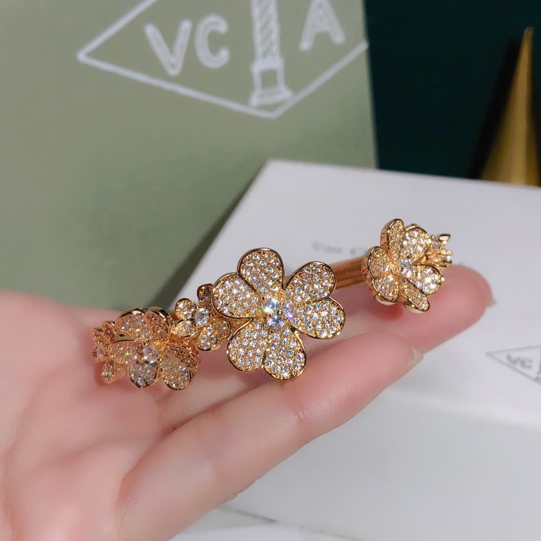 Van Cleef & Arpels Camellia Diamond Bracelet